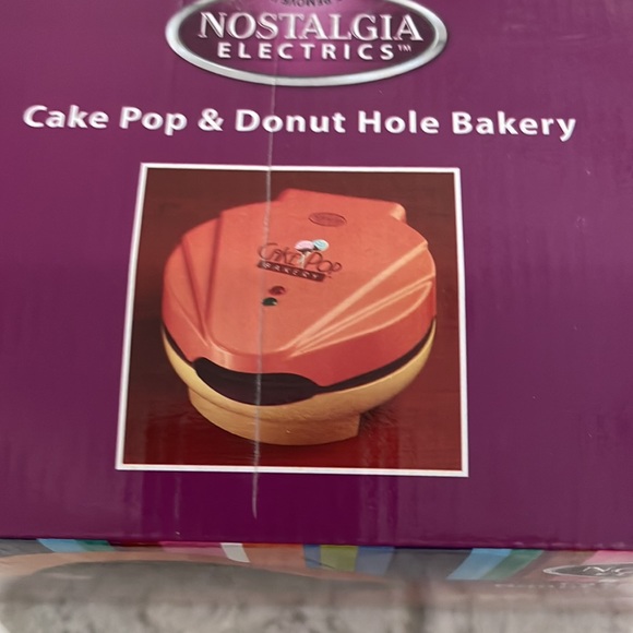 Cake Pop & Donut Hole Bakery. - Picture 6 of 7